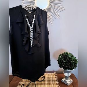 Tommy Hilfiger sleeveless business casual top with floral inlay detail. 💙